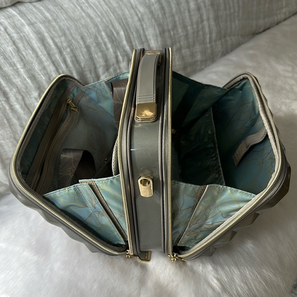 Triforce Makeup Case - Picture 10 of 12